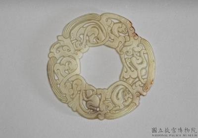 图片[2]-Jade Bi Disc-shaped Work with Beast and Monkey Pattern, early to mid-Western Han dynasty, 206-74 BCE-China Archive